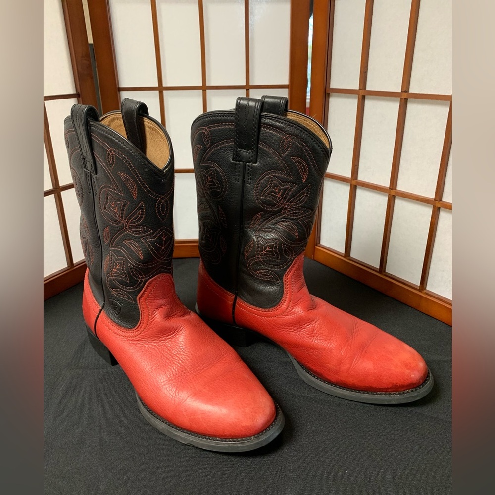 Ariat Women’s Red/Black Leather Upper Boots Size: 9 B